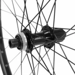 Marque Roue Vtt 27.5" Plus Trucky Disc Arr. Noir Moy Centerlock Mt400 11-10 Vit. Tubeless-type Axe Travers. 12-142 Pneu 27.5X2.50-3.0 -VTT Soldes roue vtt 275 plus trucky disc arr noir moy centerlock mt400 11 10 vit tubeless type axe travers 12 142 pneu 275x250 30 2